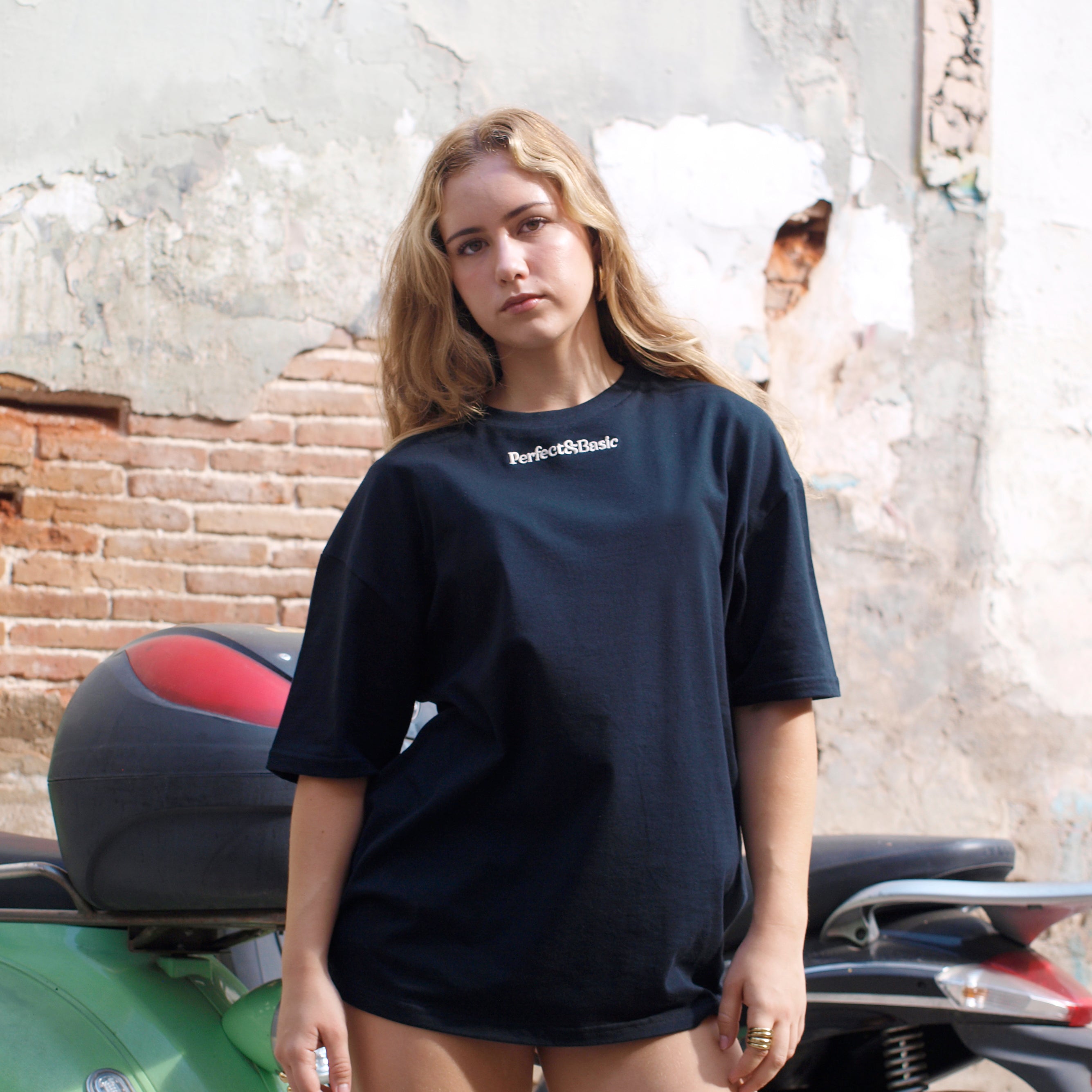 Camiseta Negra Oversize Unisex – Algodón Orgánico