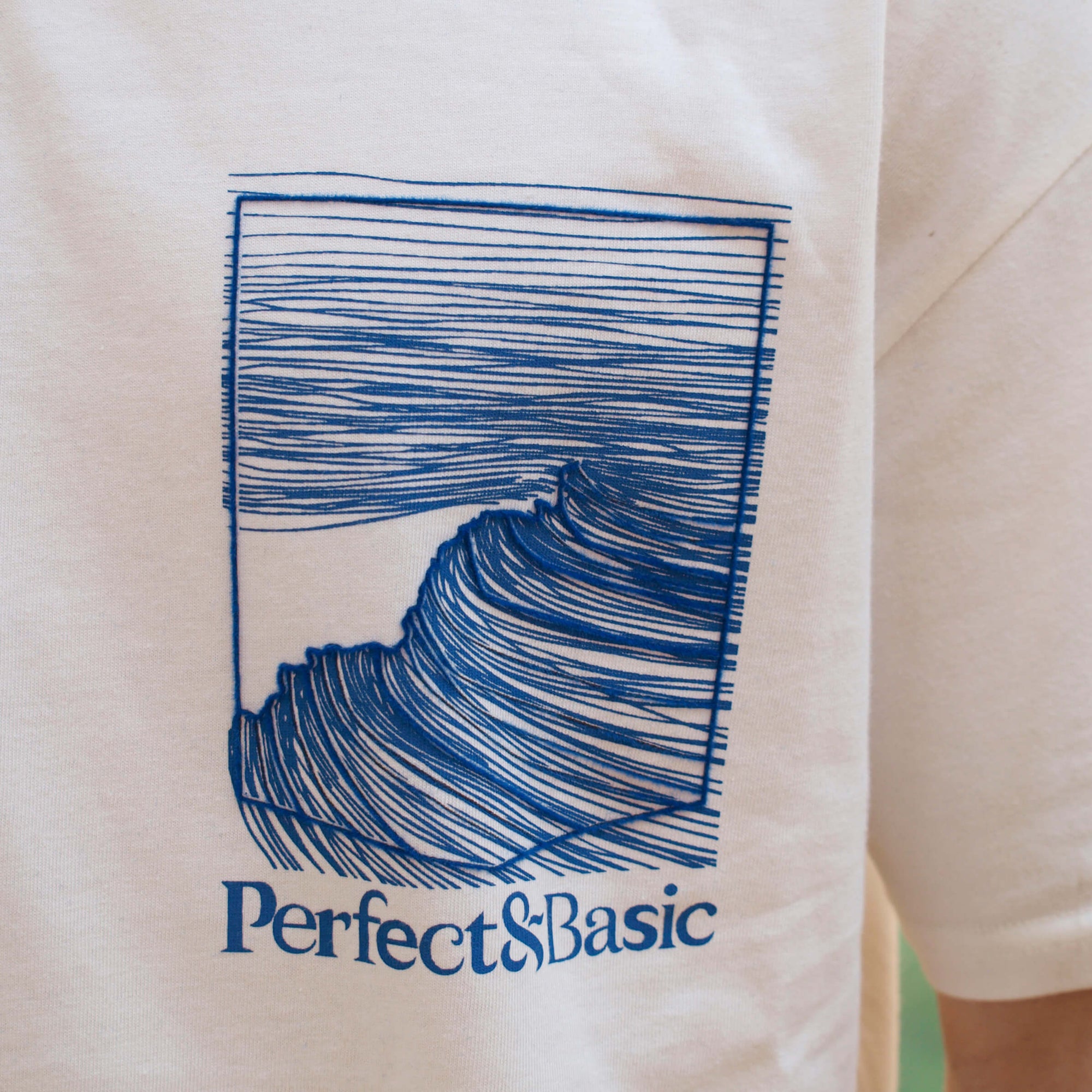 Camiseta Oversize Unisex – “Ola Azul”