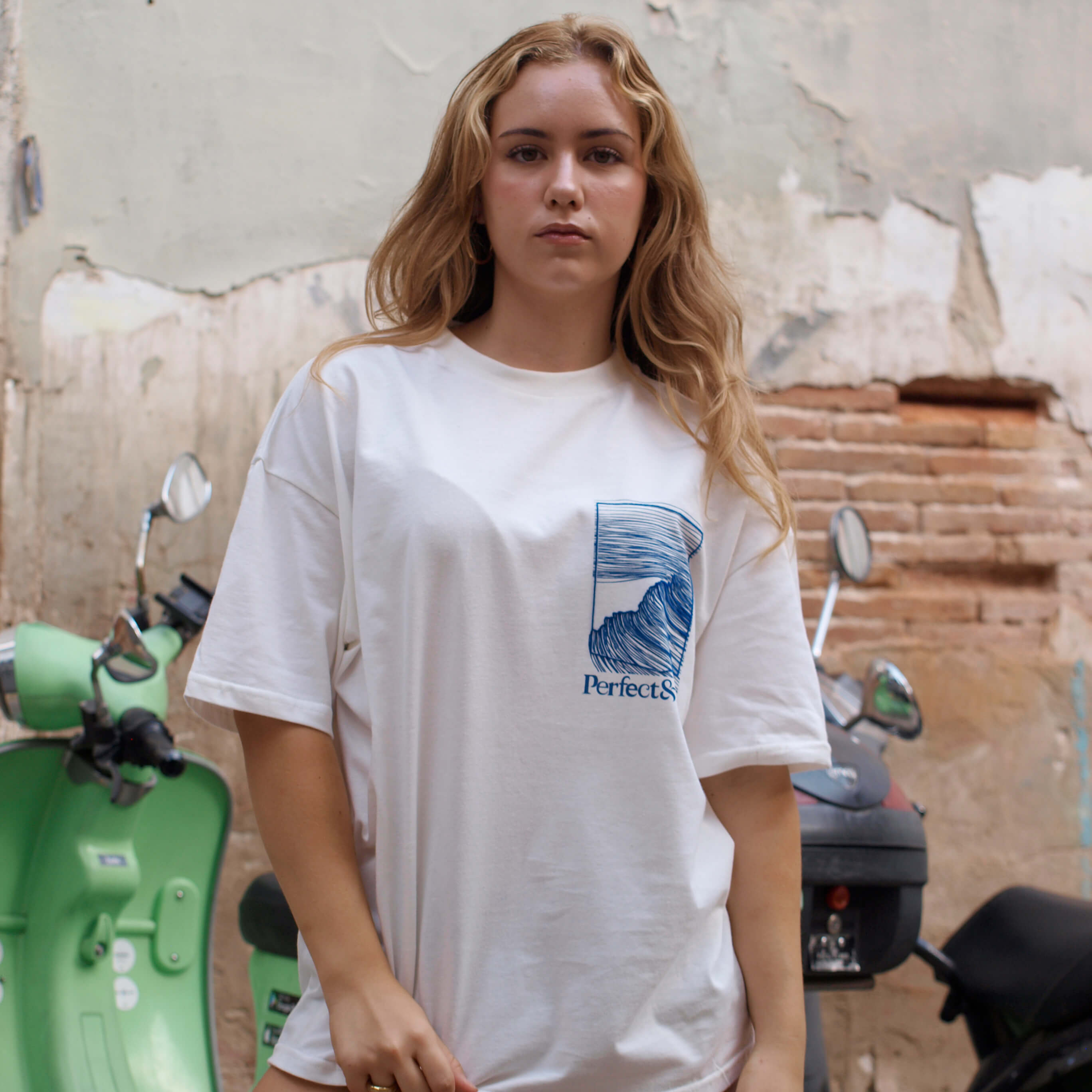 Camiseta Oversize Unisex – “Ola Azul”